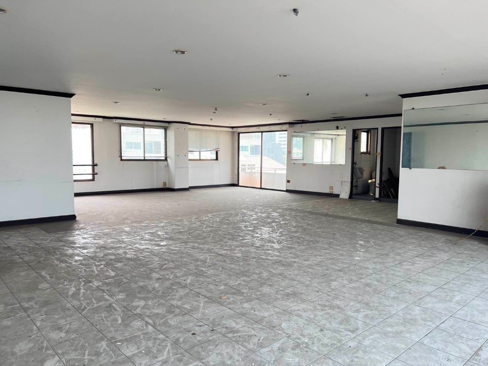  Retail Space For Sale in Phra Khanong Nuea, Vadhana, Bangkok - Image 4