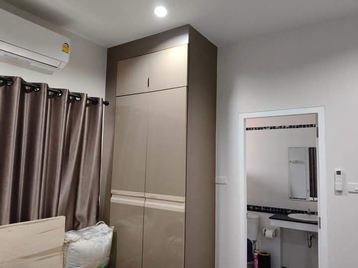 c9db77b6-7721-40ac-bf0f-bbf25f9330c2