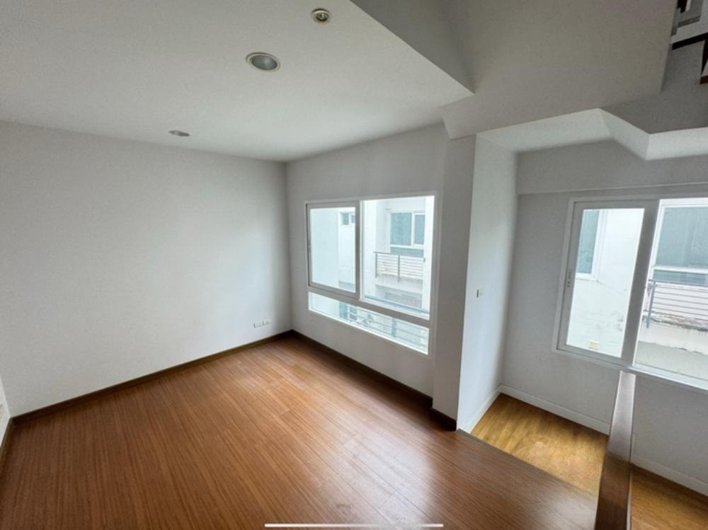 3 Bedroom House For Sale in Bang Khlo, Bang Kho Laem, Bangkok - Image 11