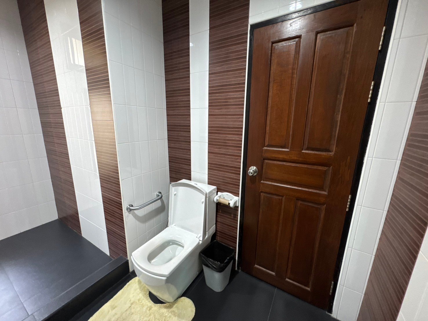 6 Bedroom House For Sale in Nam Phrae, Hang Dong, Chiang Mai - Image 19