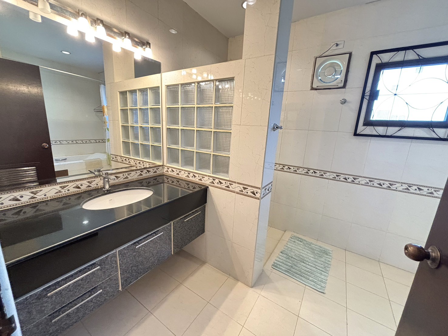 Lanna Pinery Home - Image 16