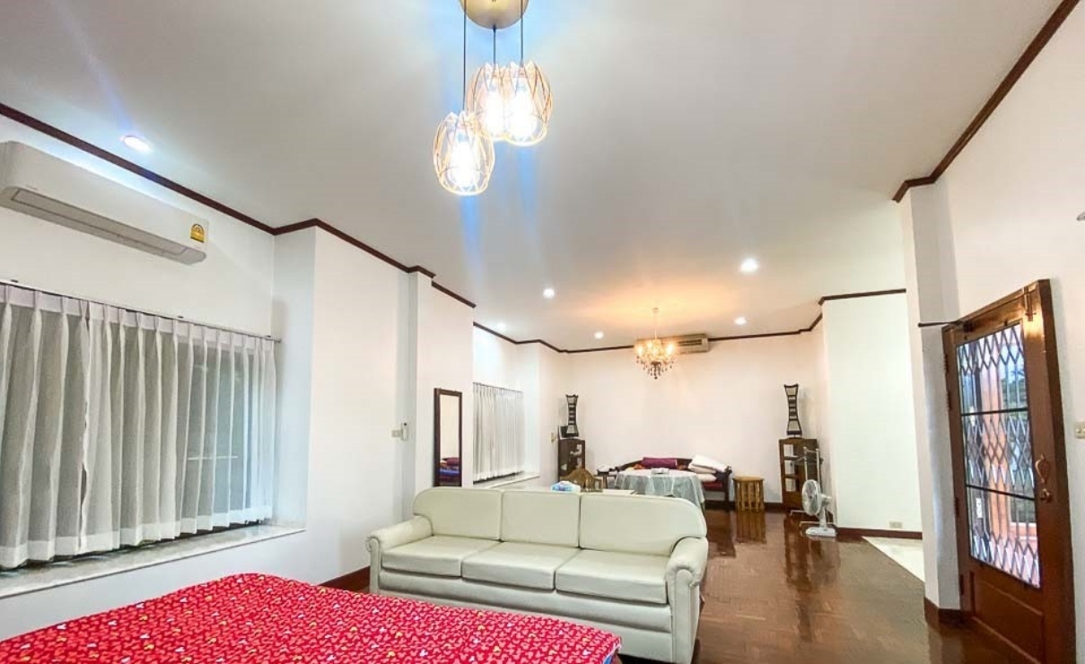 5 Bedroom House For Sale in San Phisuea, Mueang Chiang Mai, Chiang Mai - Image 7