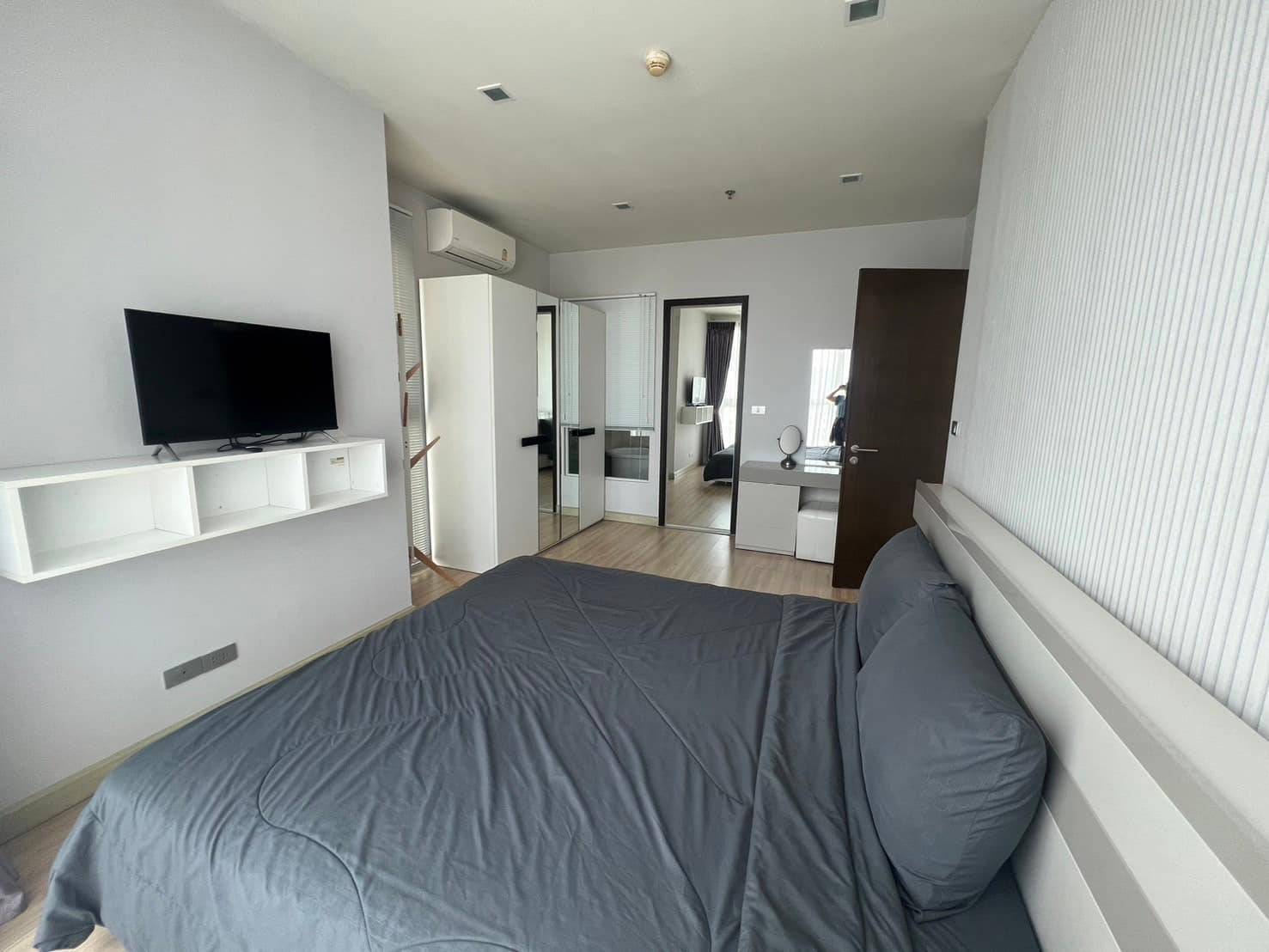 Skywalk Condominium - Image 4