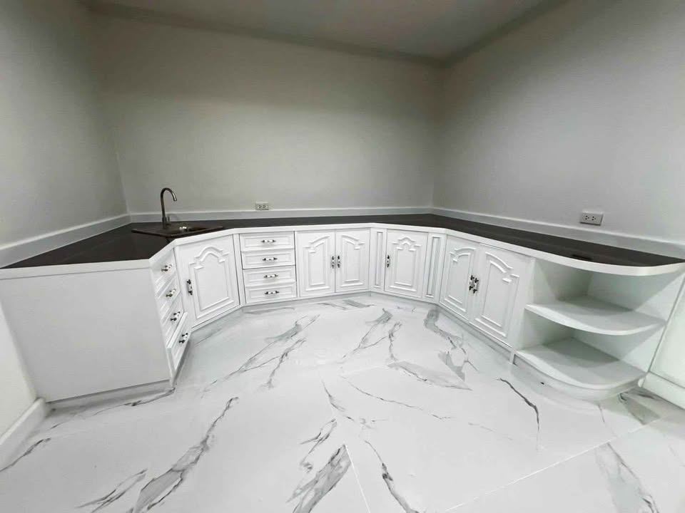 4 Bedroom Townhouse For Sale in Chong Nonsi, Yan Nawa, Bangkok - Image 4