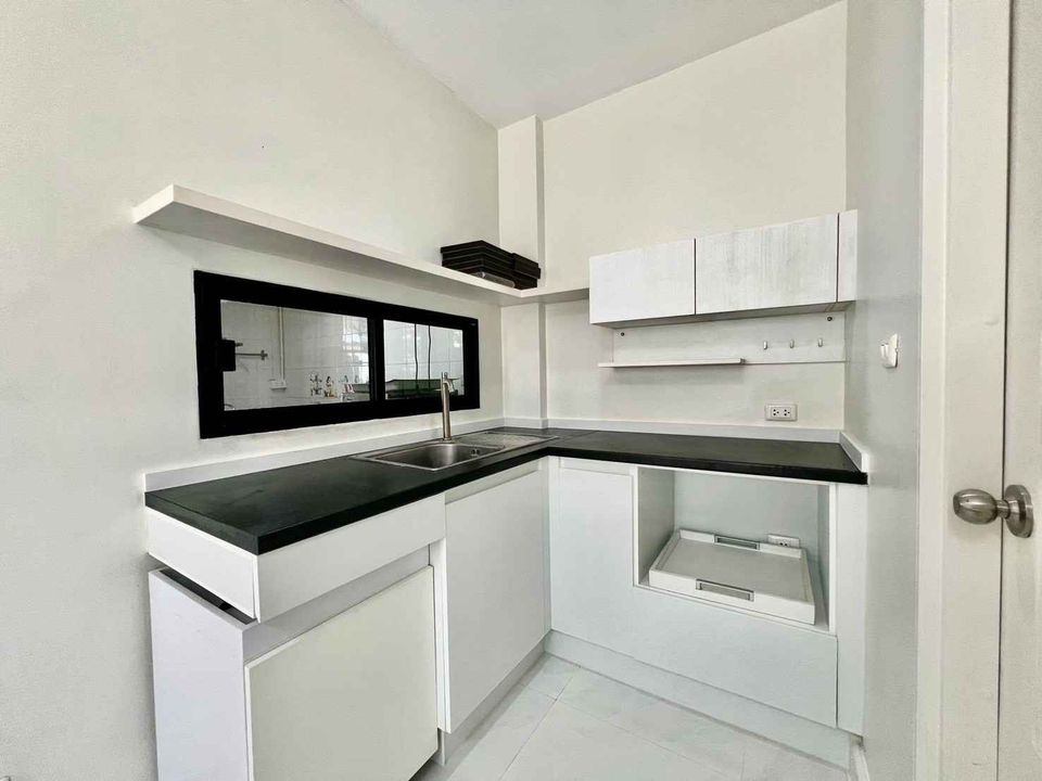 3 Bedroom Townhouse  in Hua Mak, Bang Kapi, Bangkok - Image 5