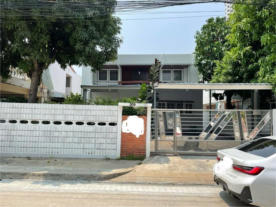 Mueang Thong 2 Phase 3 Village - Image 1