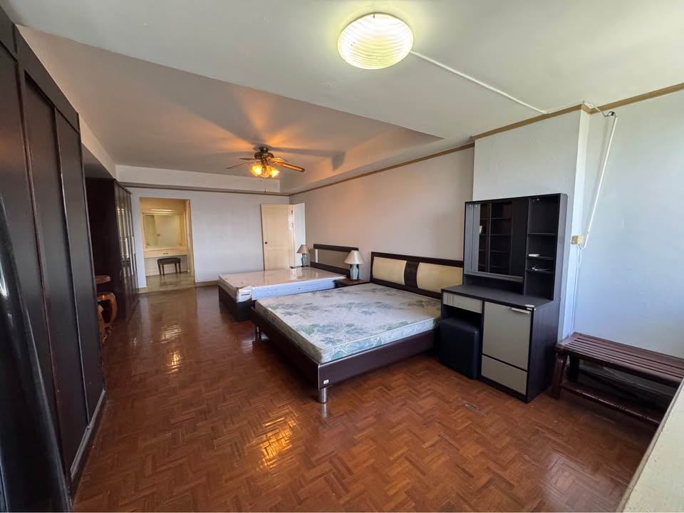 1 Bedroom Condo For Sale in Bang Kapi, Huai Khwang, Bangkok - Image 5