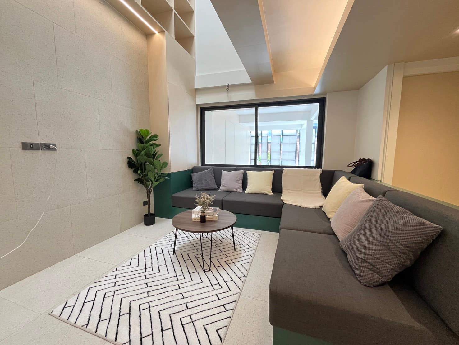 2 Bedroom Townhouse For Sale in Phra Khanong Nuea, Vadhana, Bangkok - Image 2