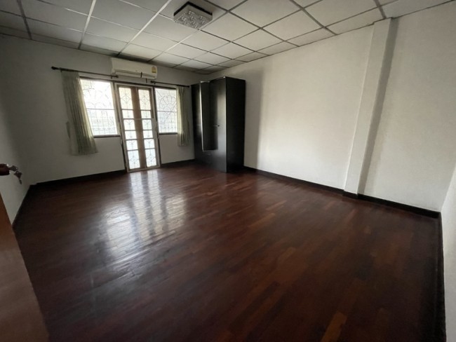3 Bedroom Townhouse For Sale in Suthep, Mueang Chiang Mai, Chiang Mai - Image 4