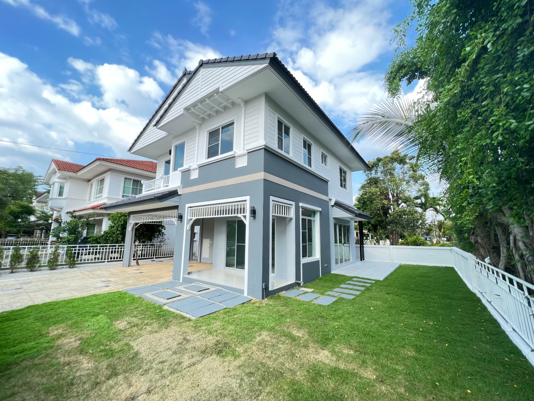 Chonlada Land&House - Image 2