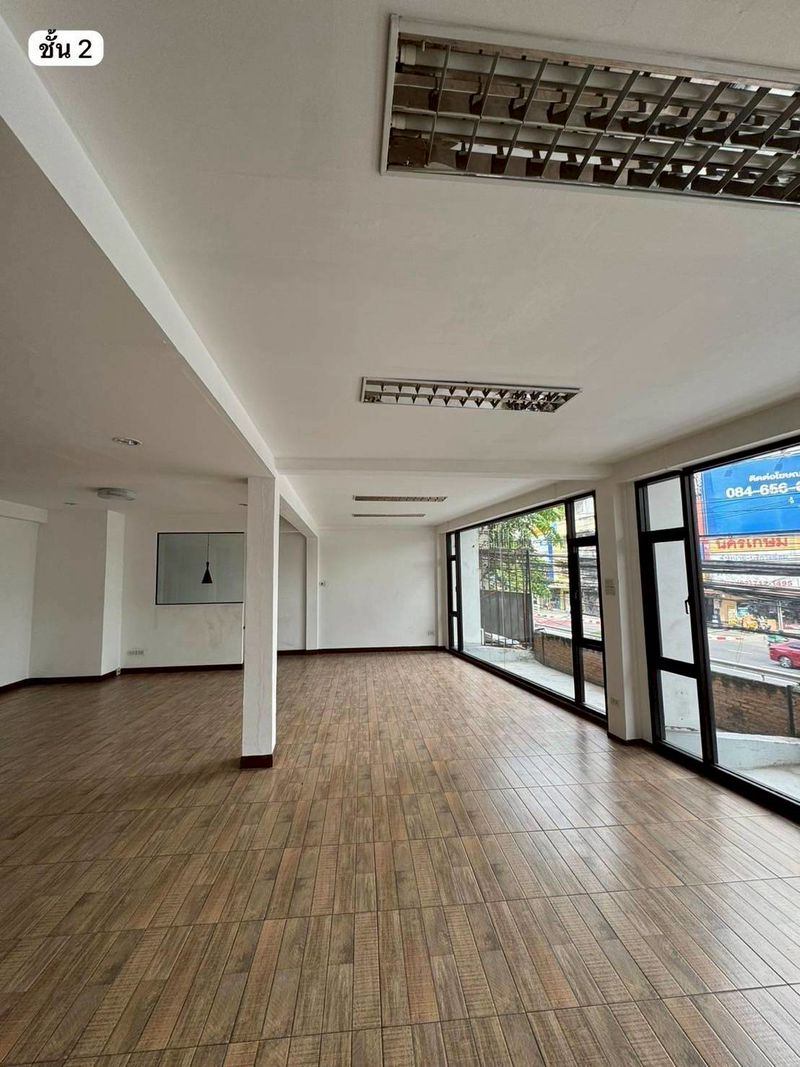  Retail Space For Sale in Phra Khanong, Khlong Toei, Bangkok - Image 2