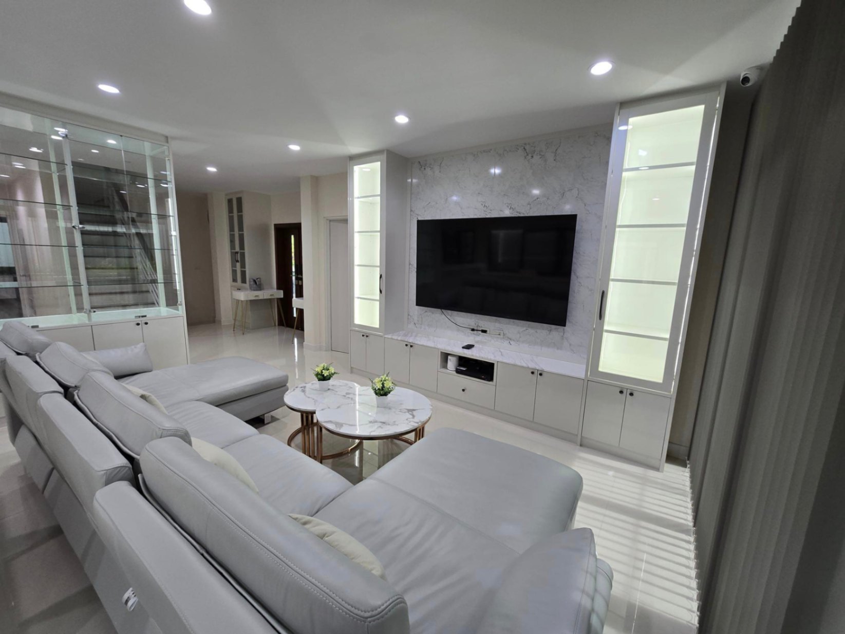 4 Bedroom House For Sale in Saphan Sung, Saphan Sung, Bangkok - Image 6