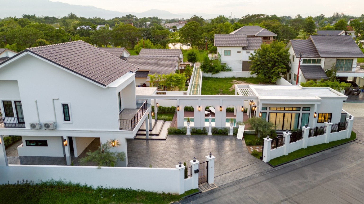 Lanna Lakeview - Image 2