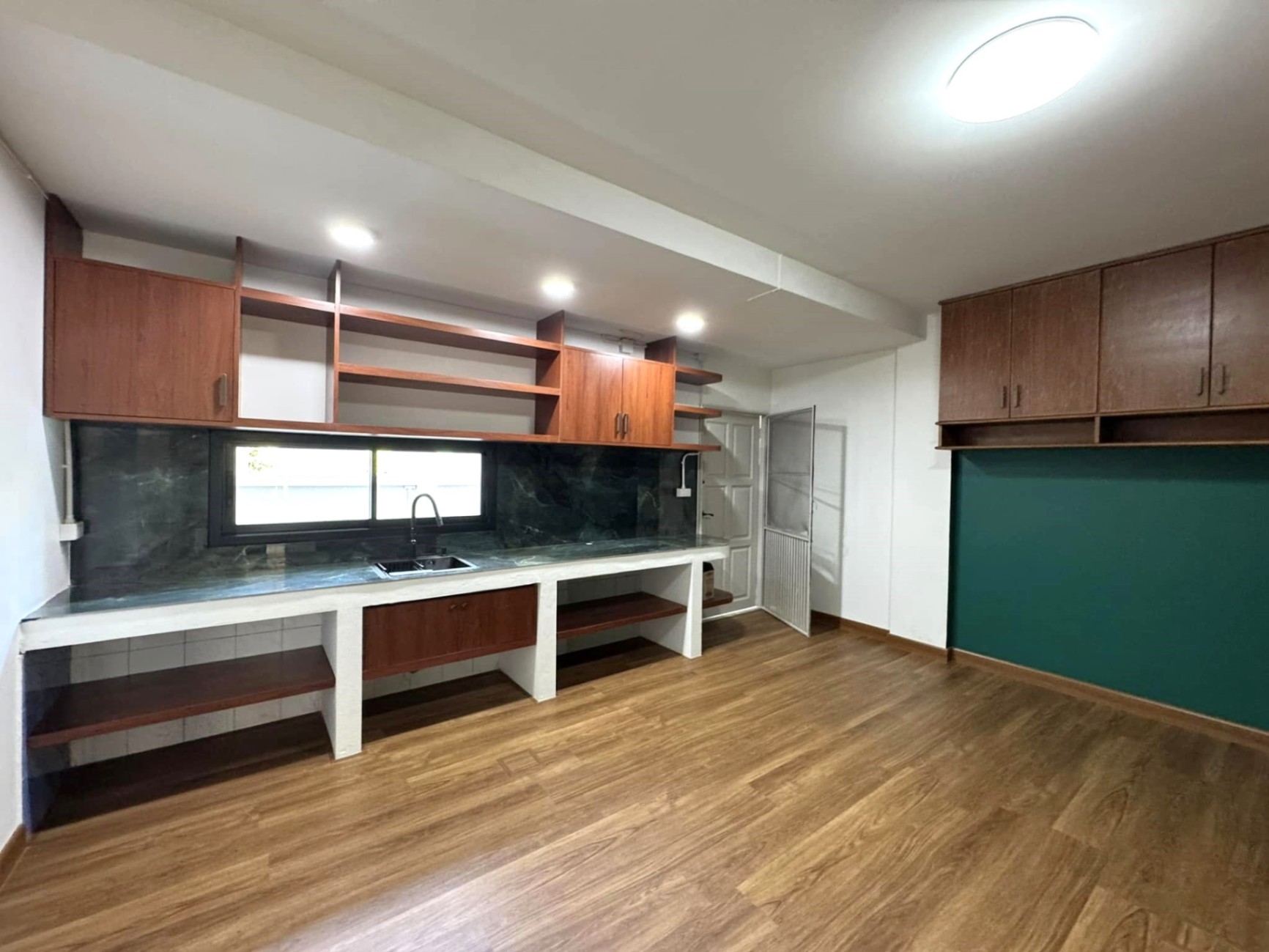 4 Bedroom Townhouse For Sale in Chang Khlan, Mueang Chiang Mai, Chiang Mai - Image 5