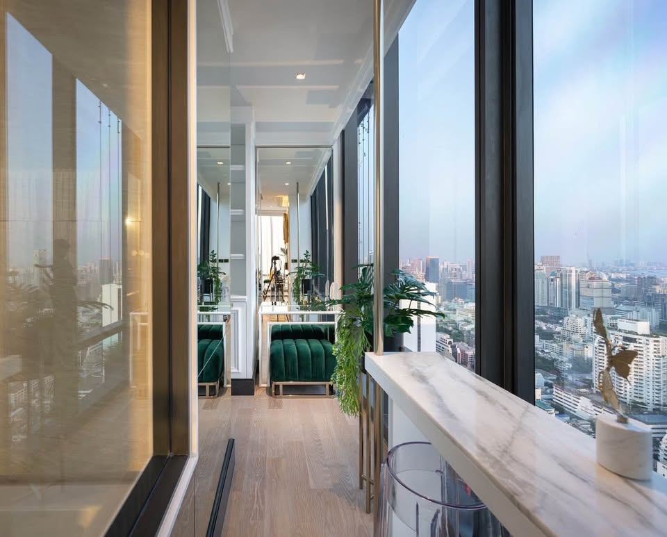 Ashton Silom - Image 7