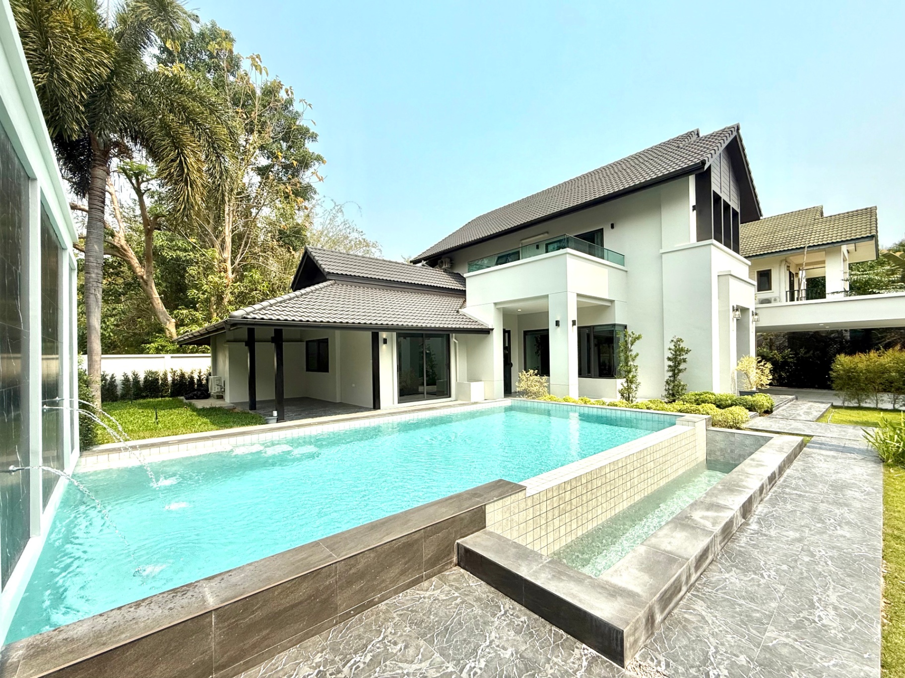 5 Bedroom House For Sale in Nam Phrae, Hang Dong, Chiang Mai - Image 1