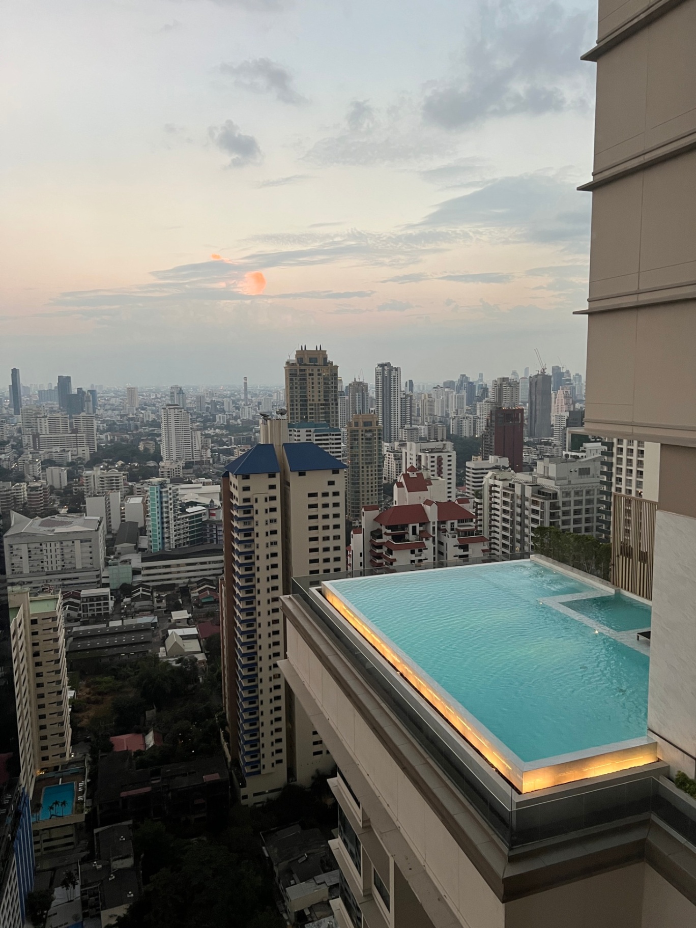 THE ESSE Asoke - Image 24