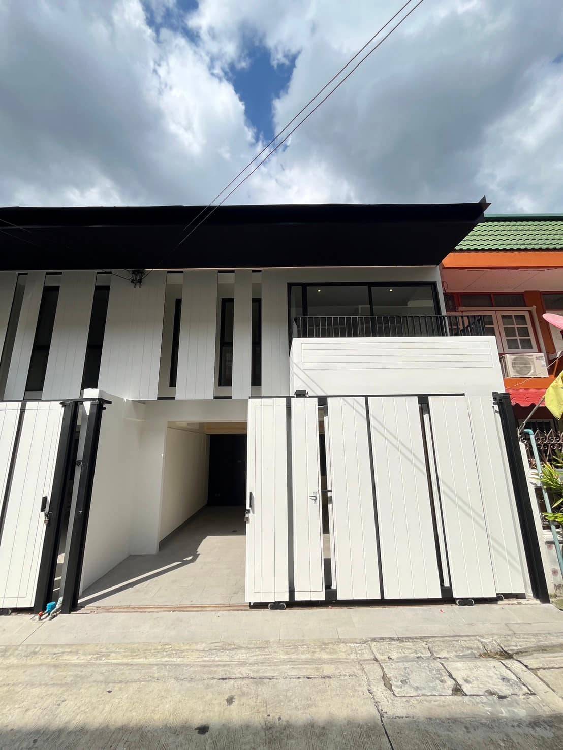 2 Bedroom Townhouse For Sale in Phra Khanong Nuea, Vadhana, Bangkok - Image 1