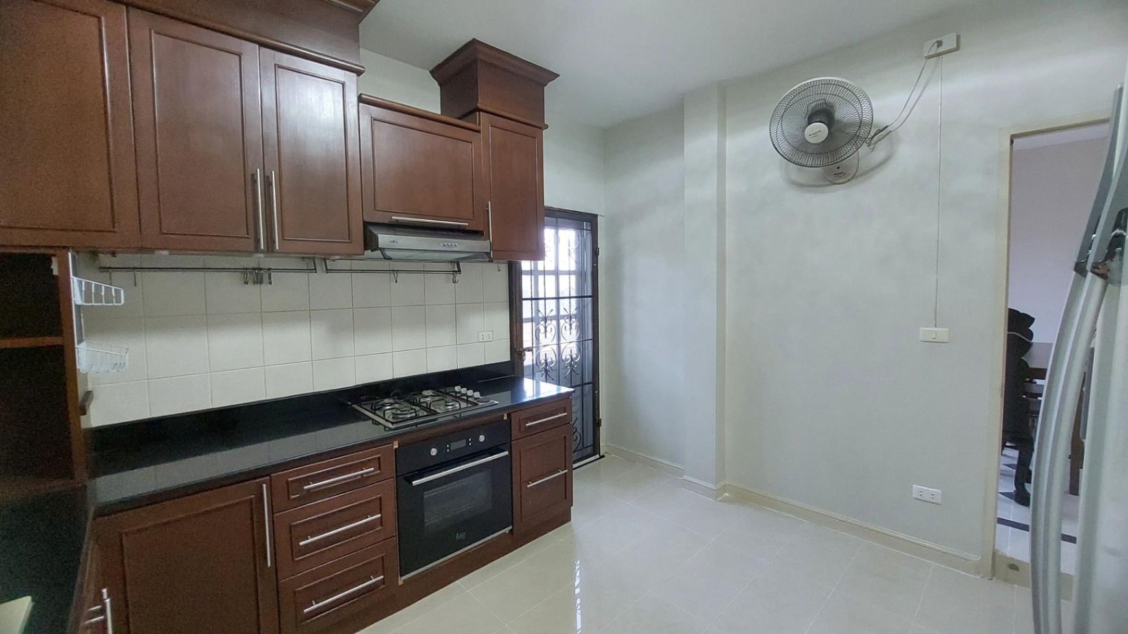 Home in Park - Image 4