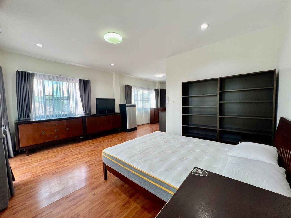 3 Bedroom Townhouse  in Hua Mak, Bang Kapi, Bangkok - Image 17