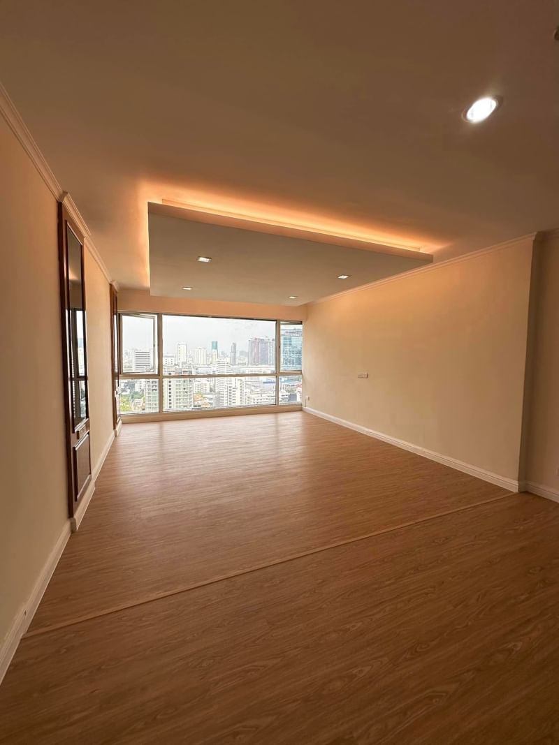 Sukhumvit Suites - Image 1