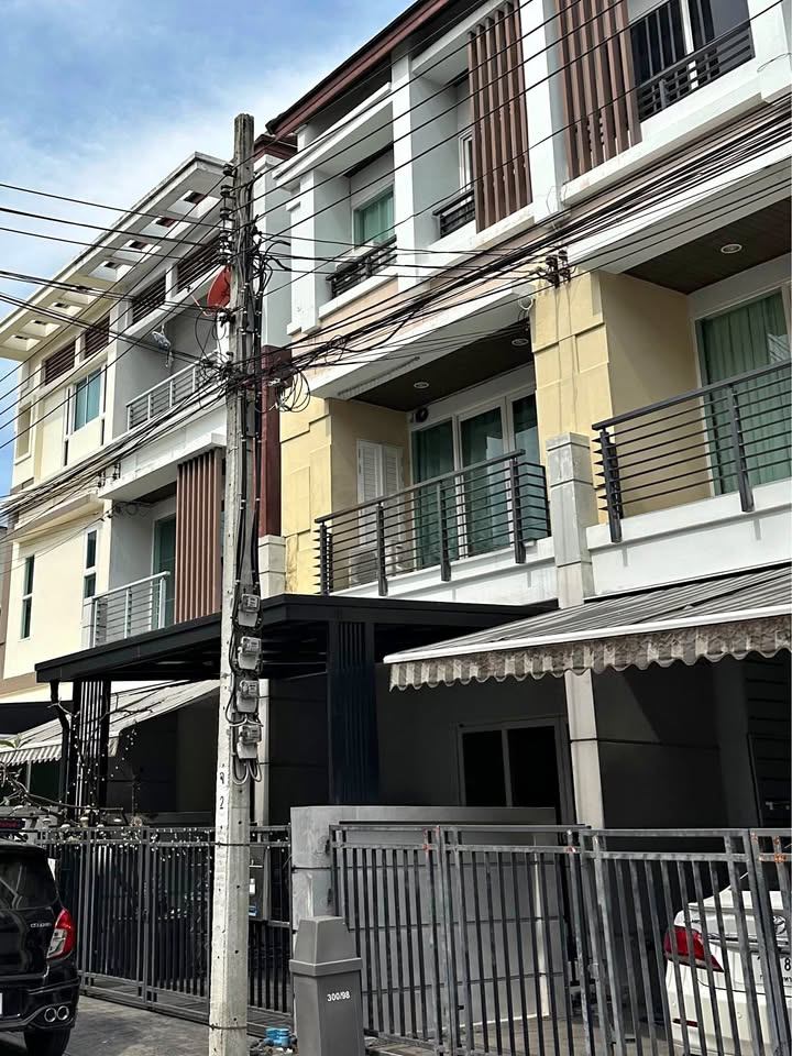 Baan Klang Muang Urbanion Rama 9-Ladprao - Image 1