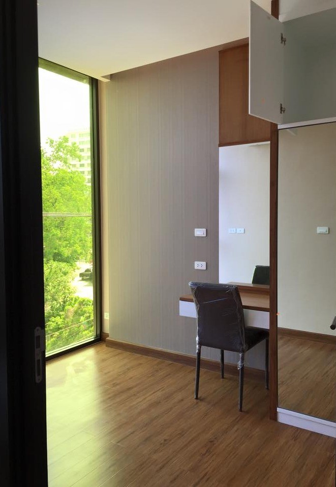 Stylish Condo - Image 8