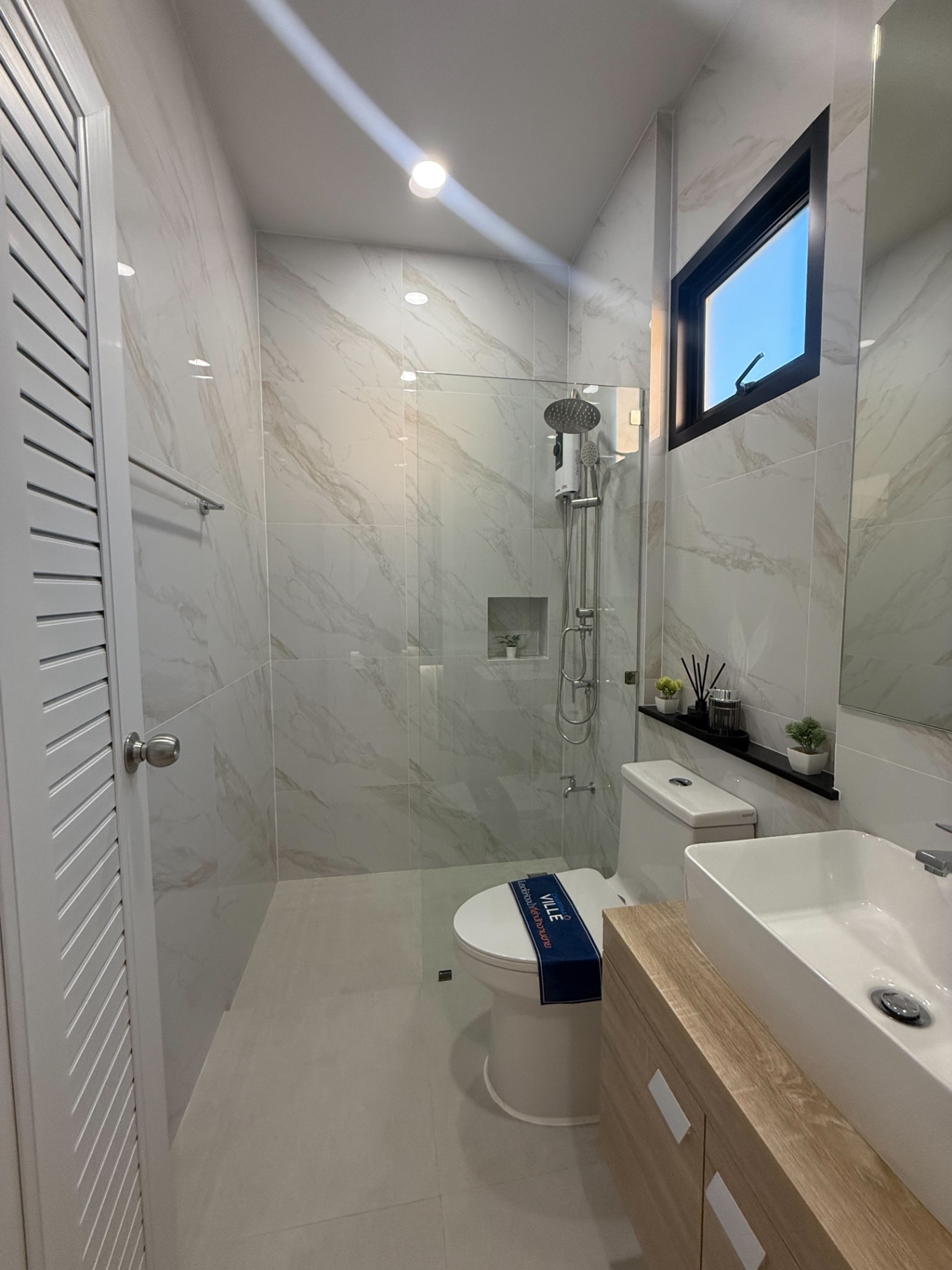 4 Bedroom House For Sale in San Phak Wan, Hang Dong, Chiang Mai - Image 19