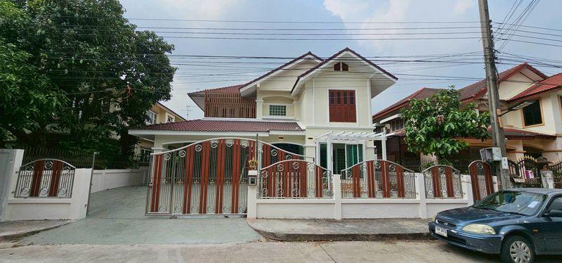 4 Bedroom House For Sale in Saen Saep, Min Buri, Bangkok - Image 1