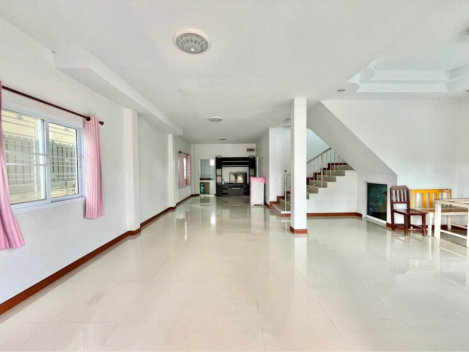 4 卧室 独立房屋  在  - Image 2