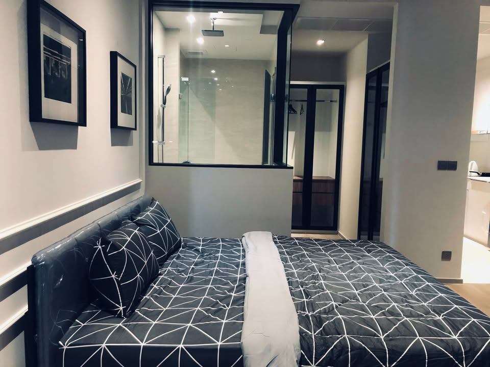 Ashton Silom - Image 16