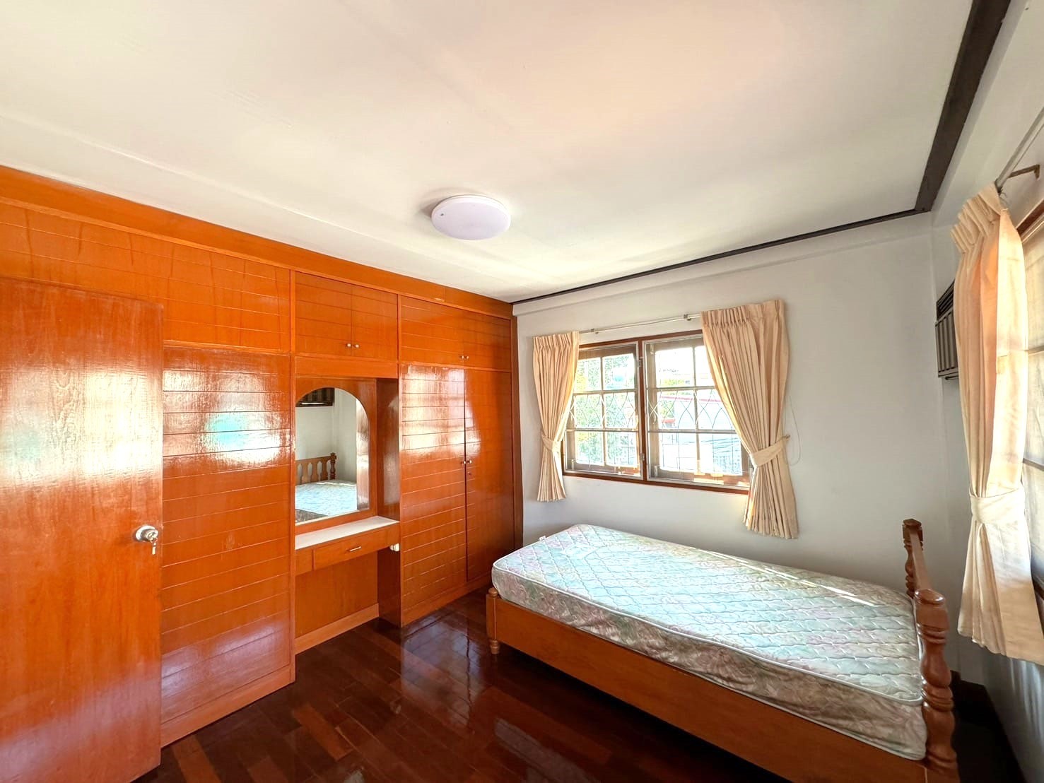 3 卧室 独立房屋  在  - Image 8