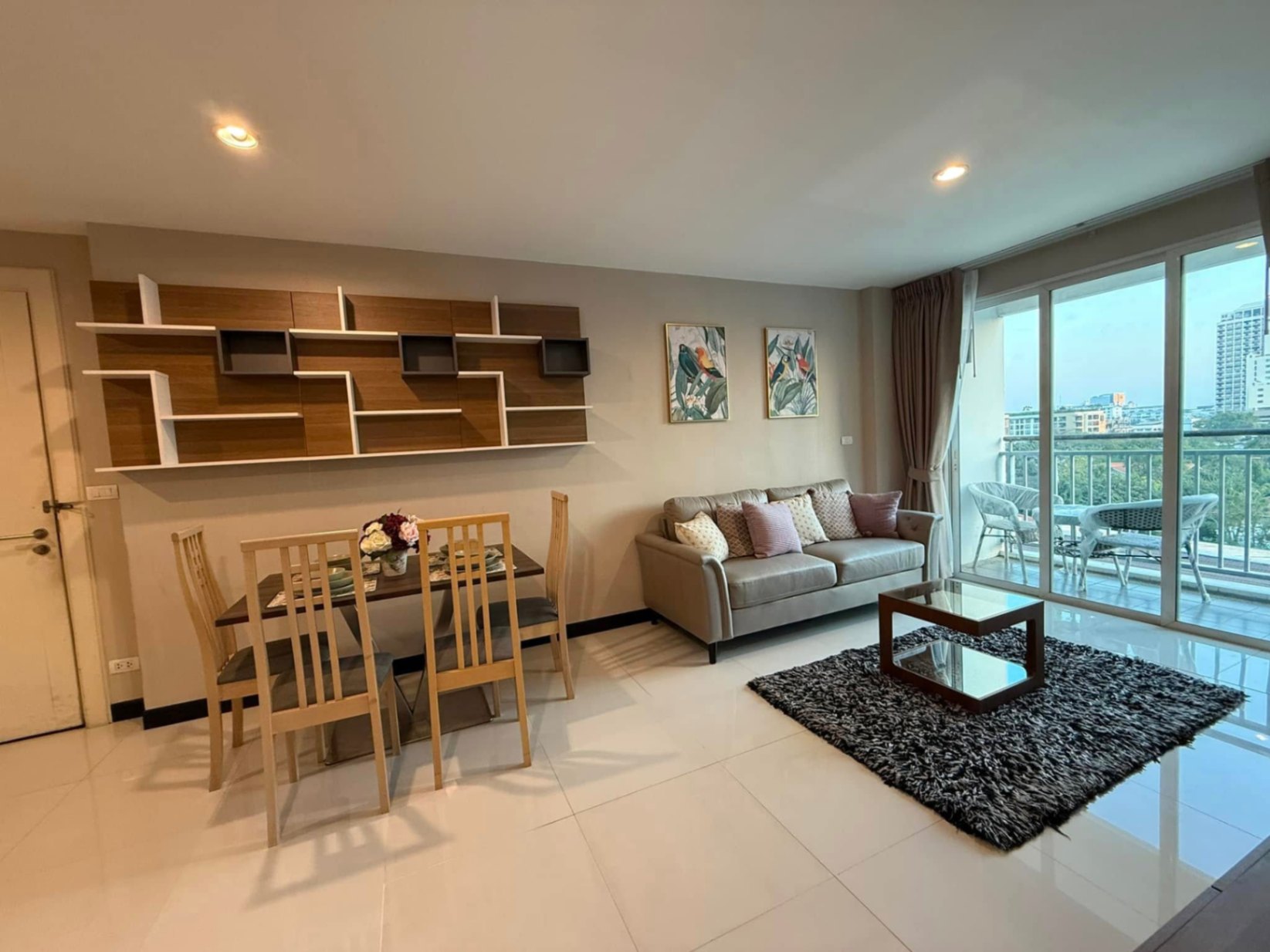 VOQUE Condo Sukhumvit 16 - Image 1