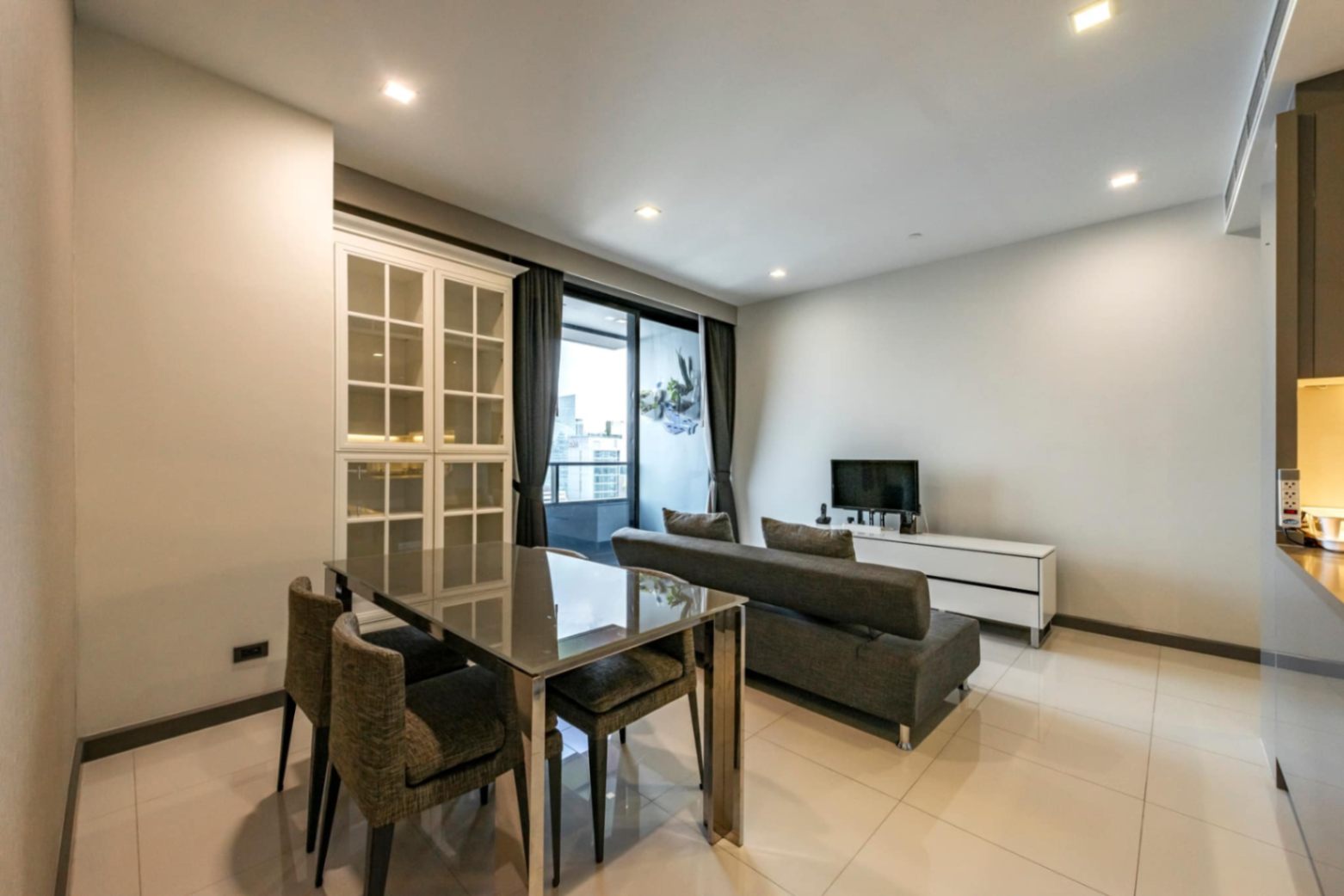 M Silom - Image 7