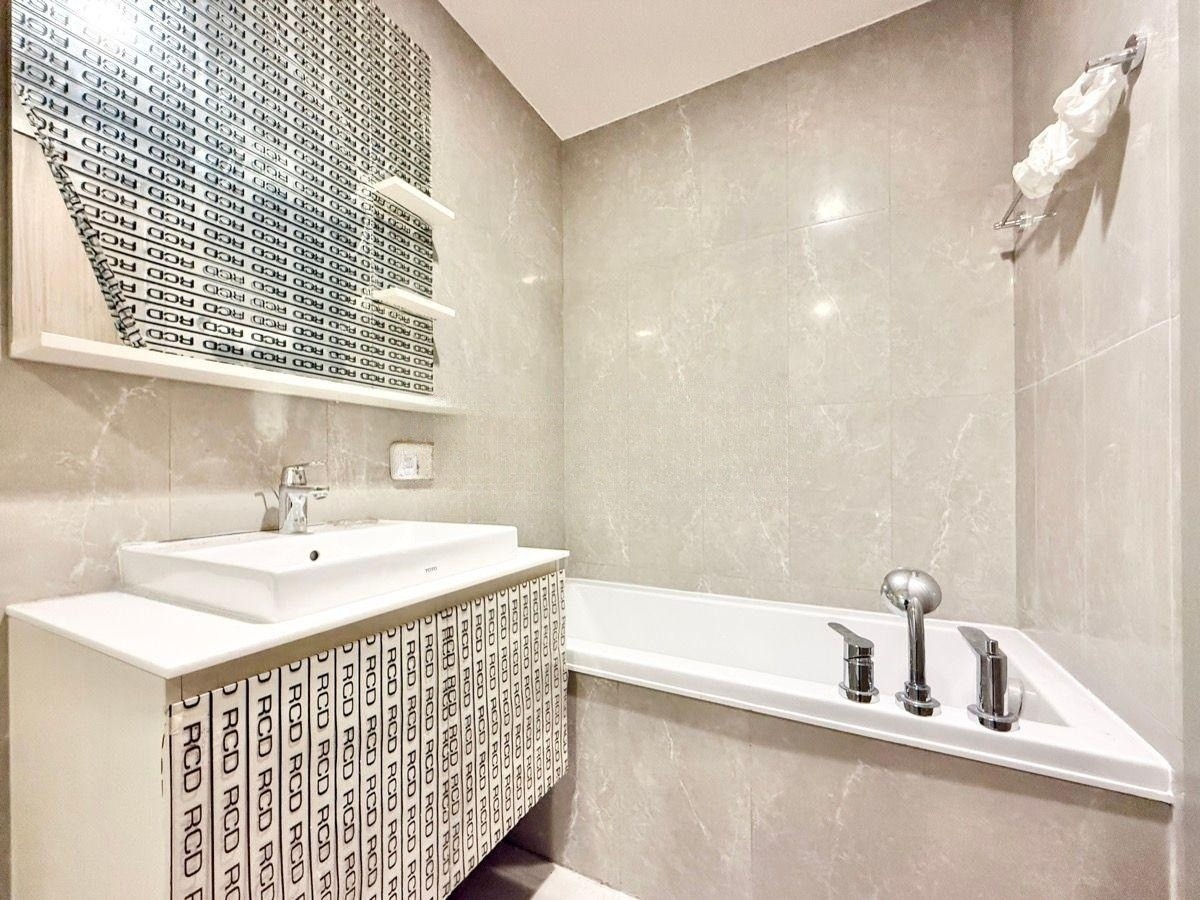 3 Bedroom Condo For Sale in Thung Mahamek, Sathon, Bangkok - Image 4