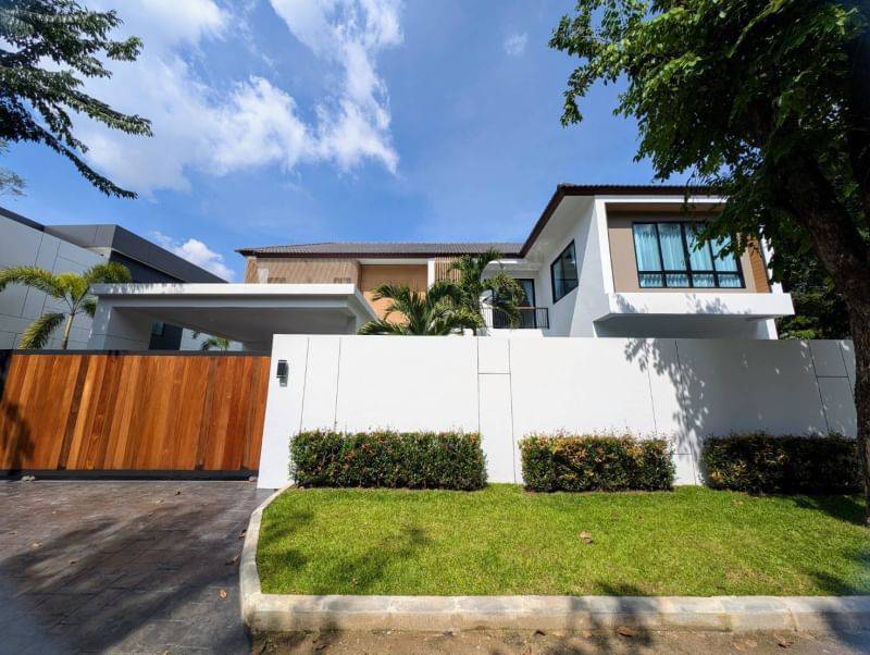 4 Bedroom House For Sale in San Phak Wan, Hang Dong, Chiang Mai - Image 1