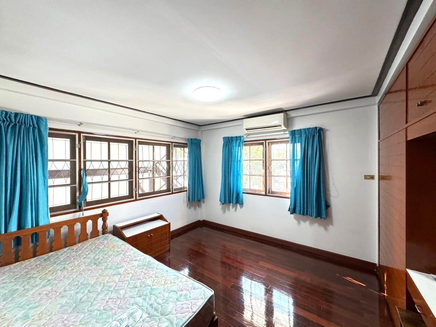 3 卧室 独立房屋  在  - Image 7