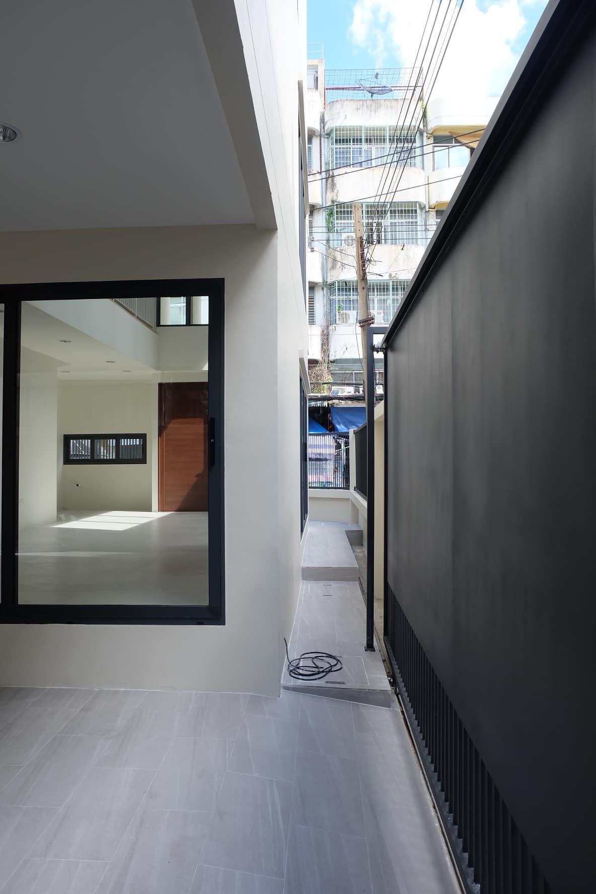  Retail Space For Sale in Sam Sen Nok, Huai Khwang, Bangkok - Image 11
