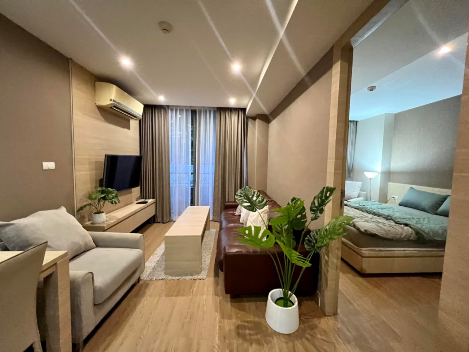 Klass Silom Condo - Image 1