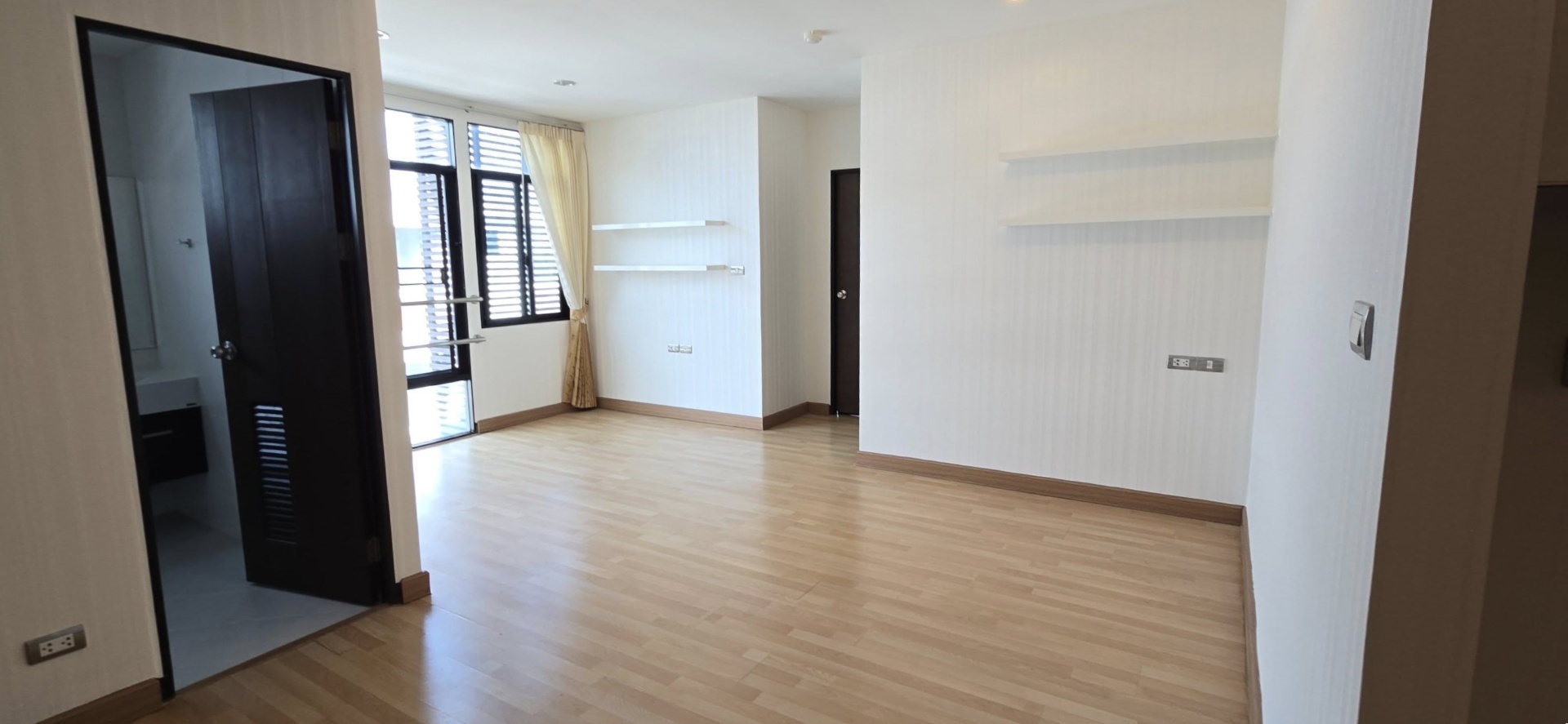 Jigsaw Condo - Image 1