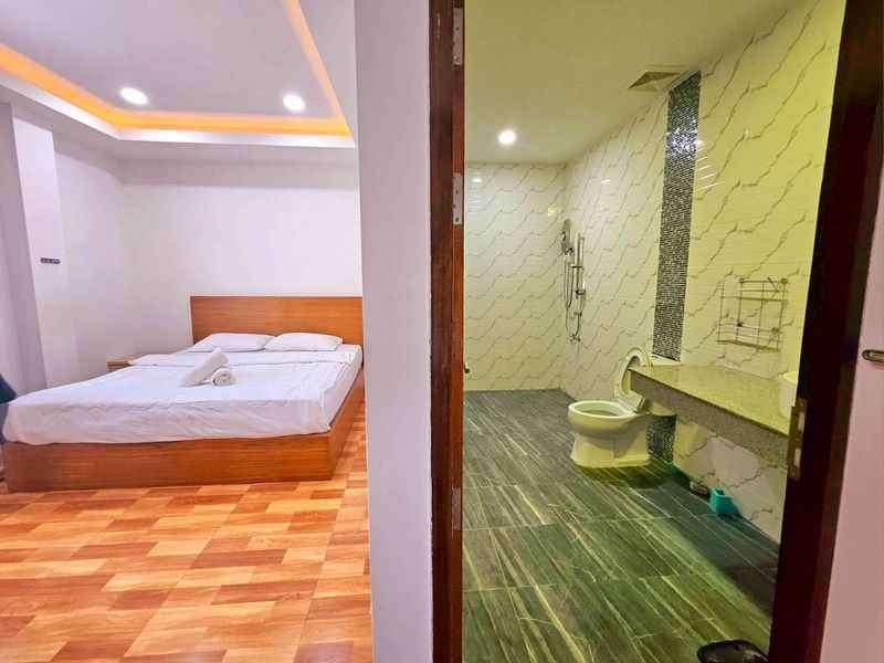 6 卧室 独立房屋 出租 在  - Image 15