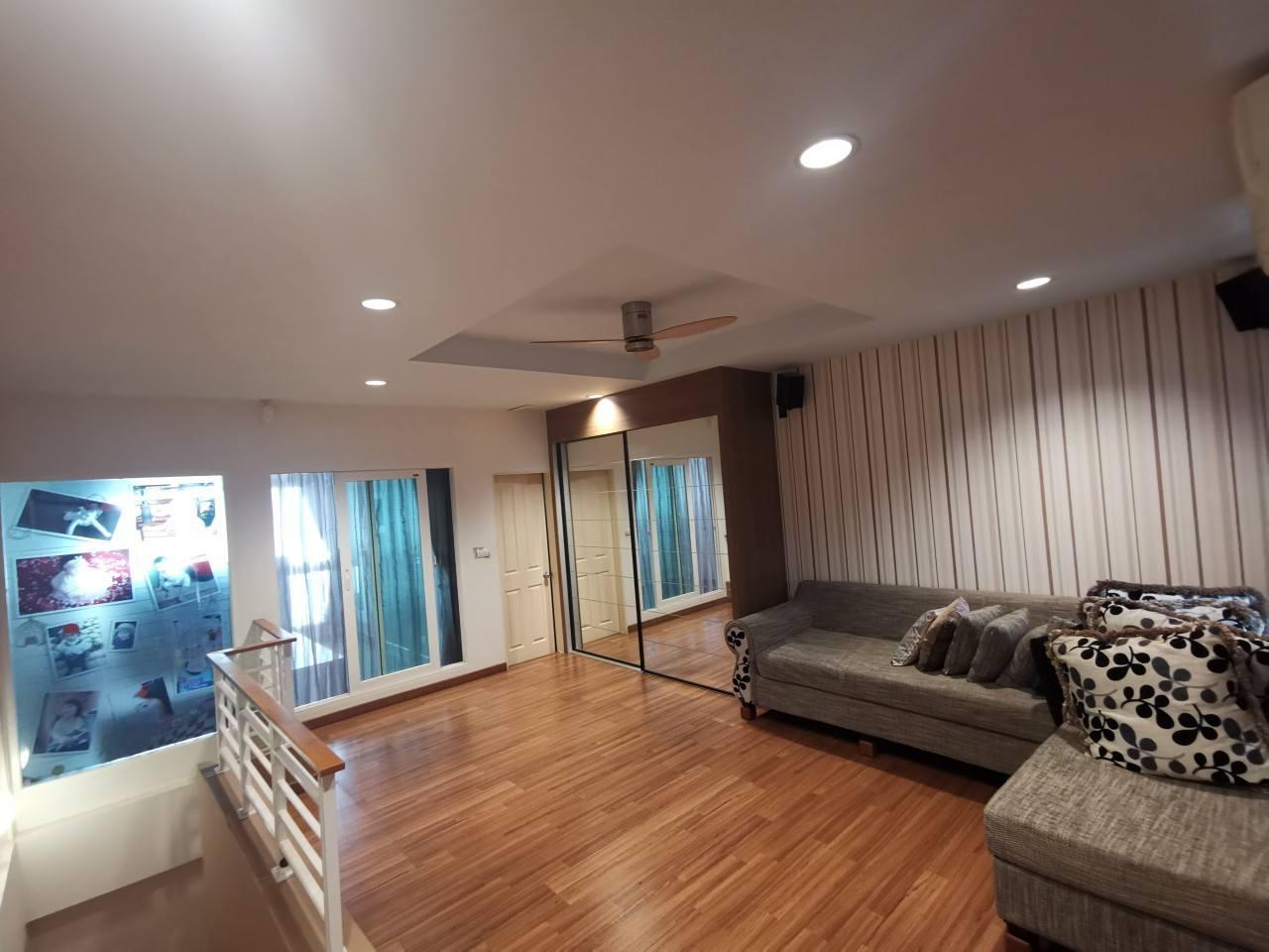 3 Bedroom Townhouse For Sale in Chong Nonsi, Yan Nawa, Bangkok - Image 32