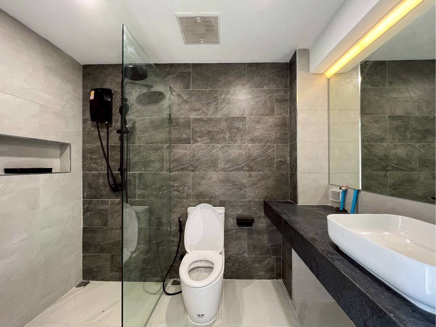 4 Bedroom Townhouse For Sale in Khlong Tan Nuea, Vadhana, Bangkok - Image 11