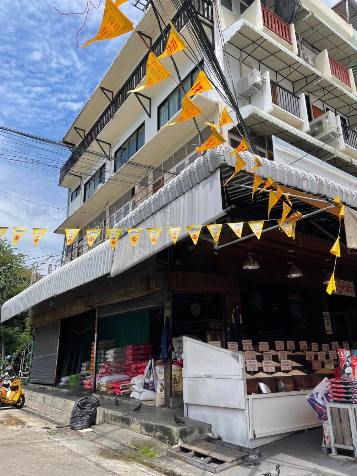  Retail Space For Sale in Phra Khanong Nuea, Vadhana, Bangkok - Image 1