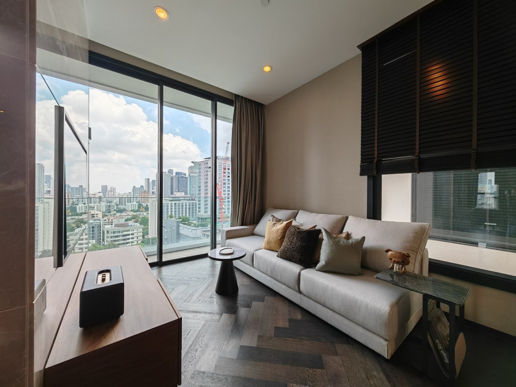 THE ESSE Sukhumvit 36 - Image 1