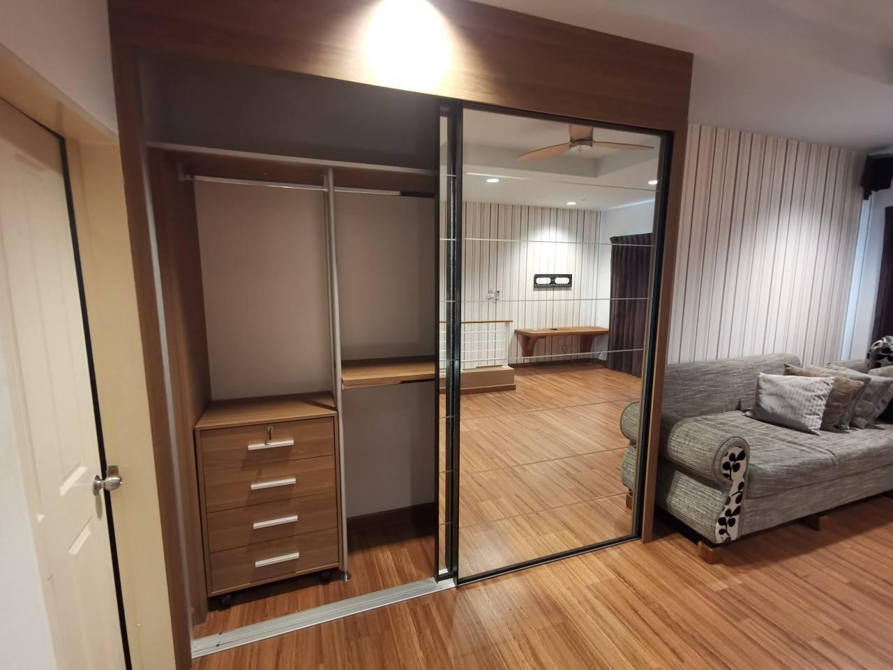 3 Bedroom Townhouse For Sale in Chong Nonsi, Yan Nawa, Bangkok - Image 13