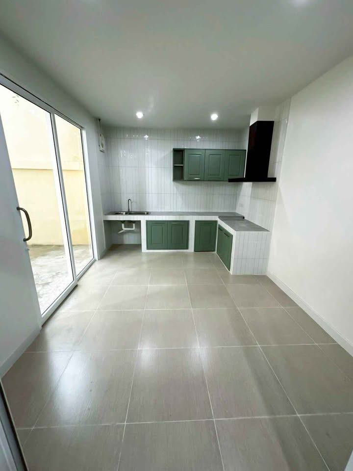 4 Bedroom Townhouse For Sale in Chong Nonsi, Yan Nawa, Bangkok - Image 17