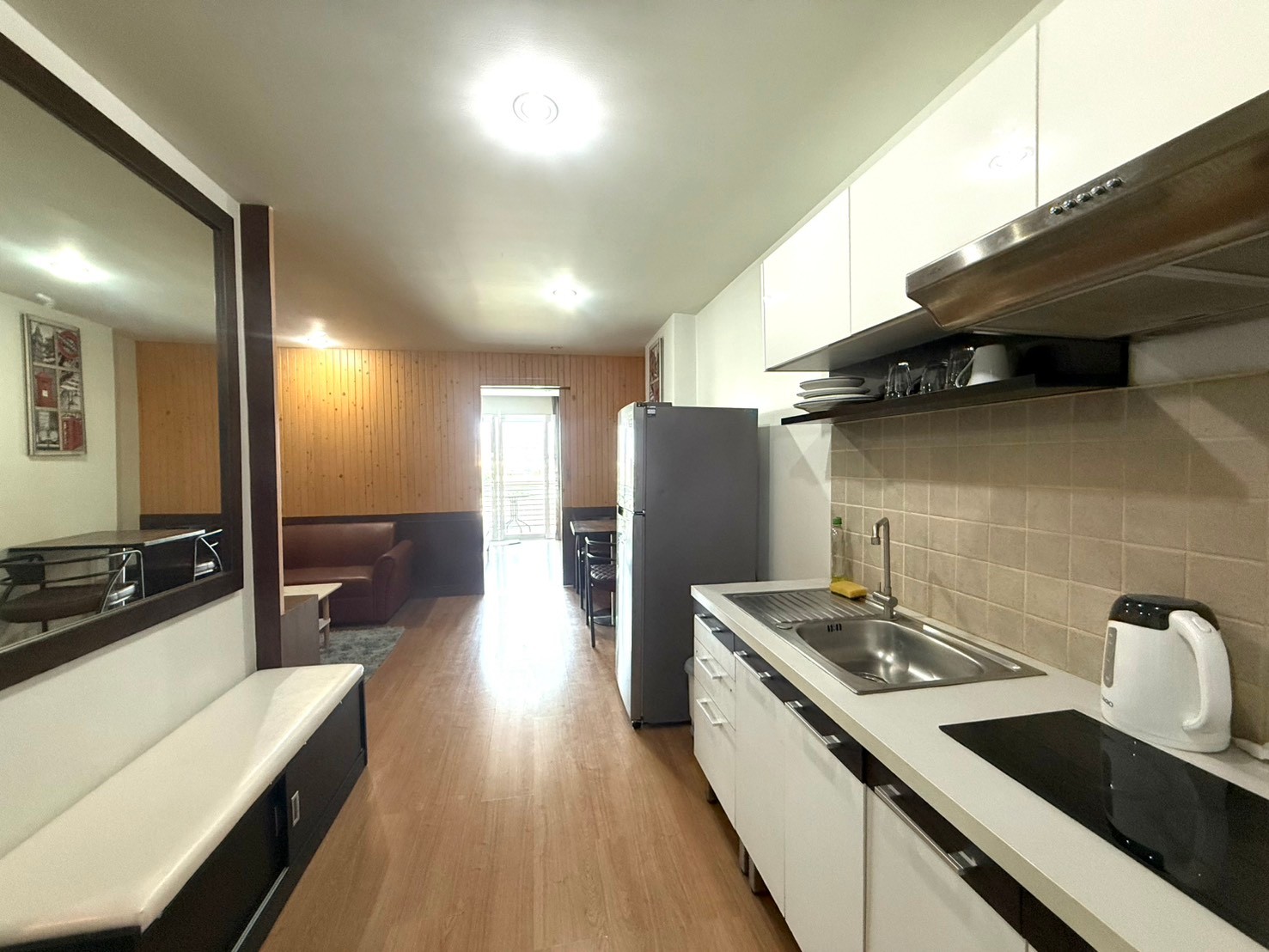 Rawee Waree Condo - Image 6