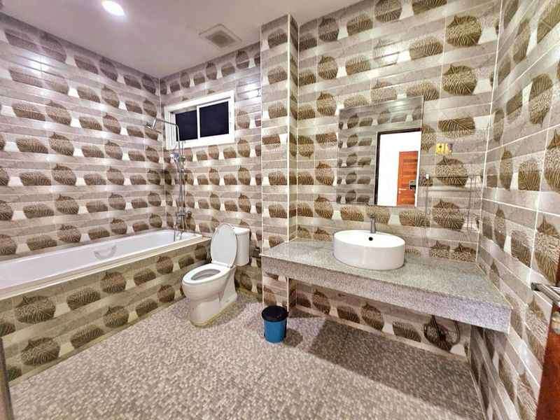 6 卧室 独立房屋 出租 在  - Image 10