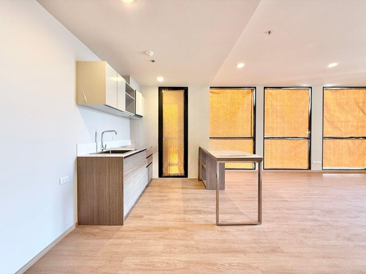 3 Bedroom Condo For Sale in Thung Mahamek, Sathon, Bangkok - Image 11
